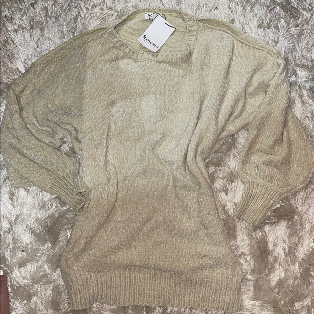 Over sized crew neck with slit shoulders